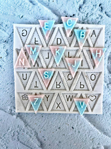 قالبی سیلیکونی حروف مثلثی