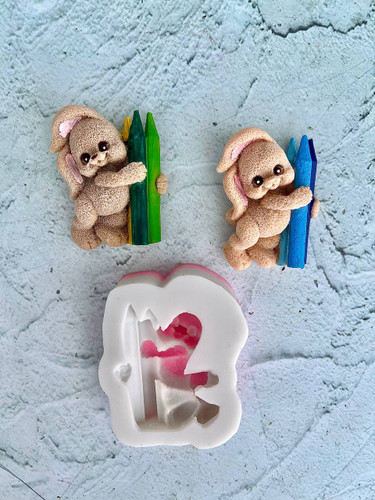 قالب سیلیکونی خرگوش با مداد پشت تخت